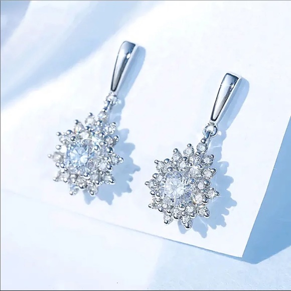 New Women’s Silver Plated Drop Diamond Earrings - Picture 3 of 6